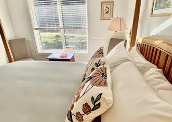 Otters Pond Bed & Breakfast hotel thumbnail 8