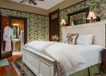 Azalea Inn and Villas hotel thumbnail 5