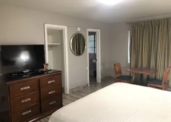 Bay Breeze Inn Bradenton Downtown hotel thumbnail 2