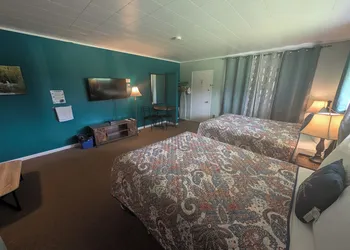 Pinewood Inn hotel thumbnail 4