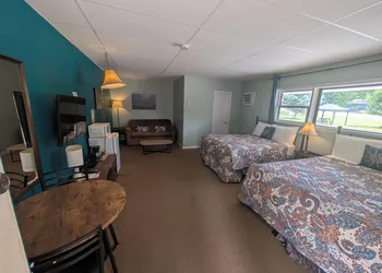 Pinewood Inn hotel thumbnail 5
