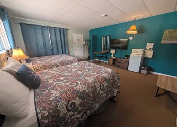 Pinewood Inn hotel thumbnail 6