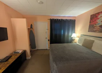 Pinewood Inn hotel thumbnail 8