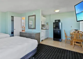 Ocean Court Beachfront Hotel hotel thumbnail 2