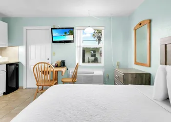 Ocean Court Beachfront Hotel hotel thumbnail 3