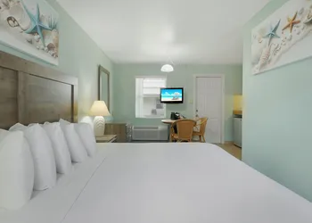 Ocean Court Beachfront Hotel hotel thumbnail 6