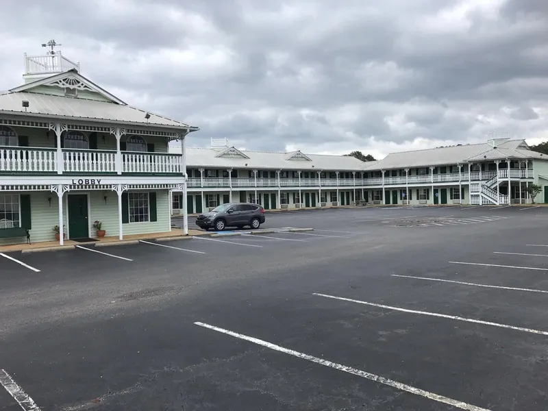 Deluxe Inn And Suites hotel detail image 2