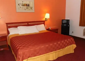 American Inn & Suites hotel thumbnail 3
