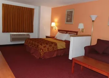 American Inn & Suites hotel thumbnail 8