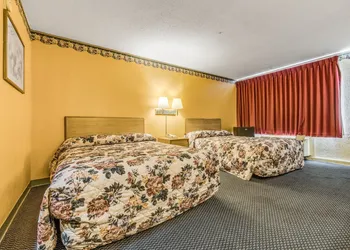 Camelot INN hotel thumbnail 7