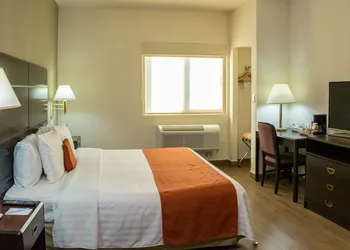 Hotel Plaza Calzada hotel thumbnail 5