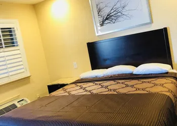 Bayshore Inn hotel thumbnail 5