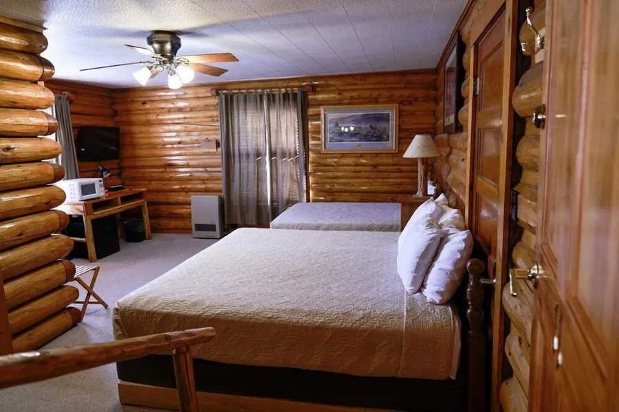 Twin Pines Lodge & Cabins hotel detail image 2