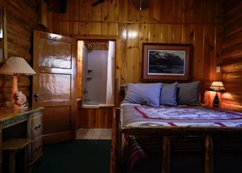 Twin Pines Lodge & Cabins hotel thumbnail 6