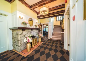 Dashwood Manor Seaside Bed & Breakfast hotel thumbnail 2