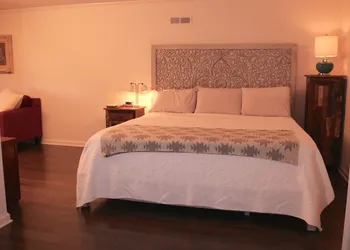 Belmont Blvd Bed and Breakfast hotel thumbnail 2