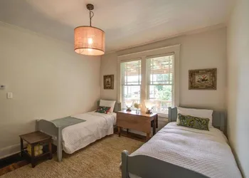 Belmont Blvd Bed and Breakfast hotel thumbnail 8