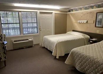 Carr's Northside Motel and Cottages hotel thumbnail 2