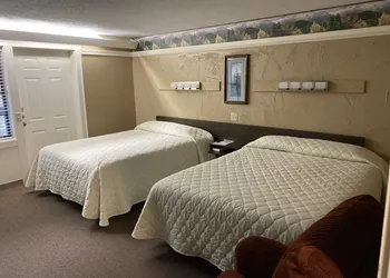 Carr's Northside Motel and Cottages hotel thumbnail 5
