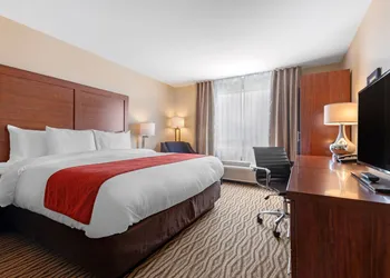 Comfort Inn & Suites hotel thumbnail 6
