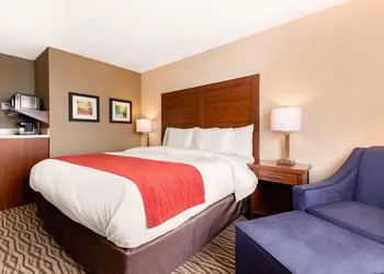 Comfort Inn & Suites hotel thumbnail 7
