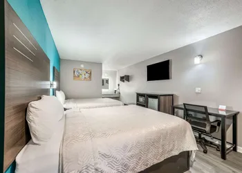 Econo Lodge Russellville hotel thumbnail 4