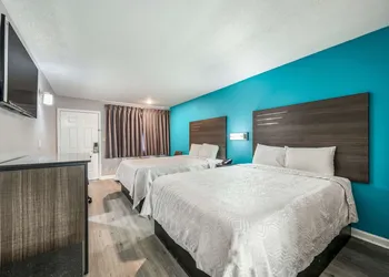 Econo Lodge Russellville hotel thumbnail 5