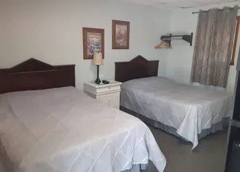 Hickory Shades Motel hotel thumbnail 4