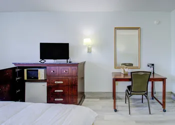 OYO Malden Airport Inn hotel thumbnail 4