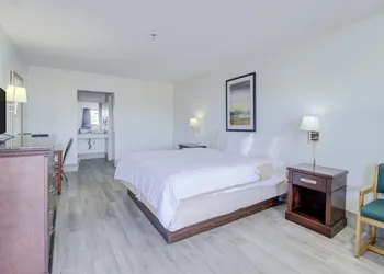 OYO Malden Airport Inn hotel thumbnail 5