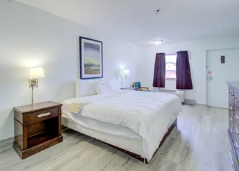 OYO Malden Airport Inn hotel thumbnail 8