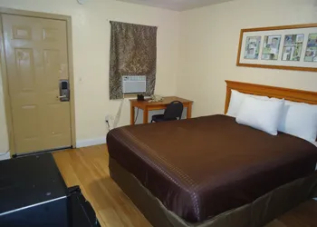 Budget Inn hotel thumbnail 6
