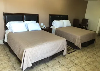 Topper Motel hotel thumbnail 2