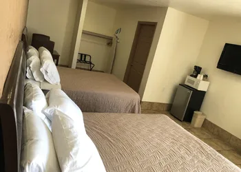 Topper Motel hotel thumbnail 3