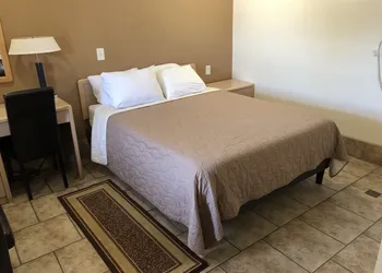 Topper Motel hotel thumbnail 4
