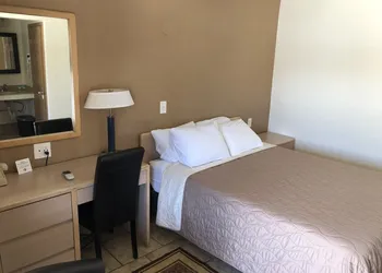 Topper Motel hotel thumbnail 5