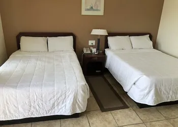 Topper Motel hotel thumbnail 7