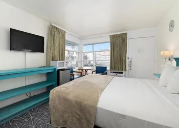 Eden Roc Motel hotel thumbnail 3