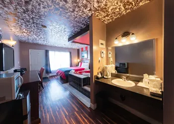 Villager Lodge hotel thumbnail 6
