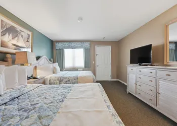 Pier 7 Condominiums hotel thumbnail 5