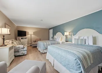 Pier 7 Condominiums hotel thumbnail 8