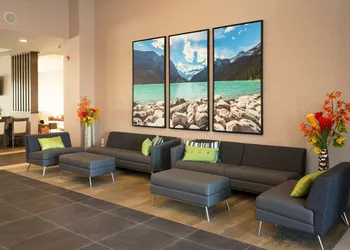 Wingate By Wyndham Calgary Airport hotel thumbnail 2