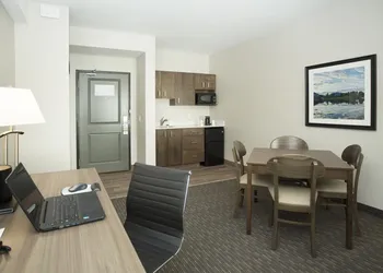 Wingate By Wyndham Calgary Airport hotel thumbnail 4