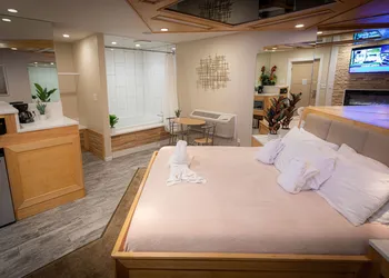 Sybaris Pool Suites hotel thumbnail 3