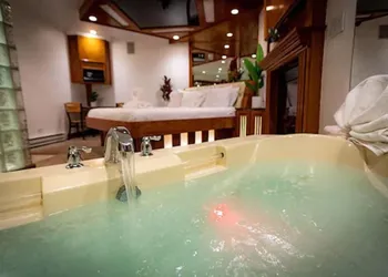 Sybaris Pool Suites hotel thumbnail 4