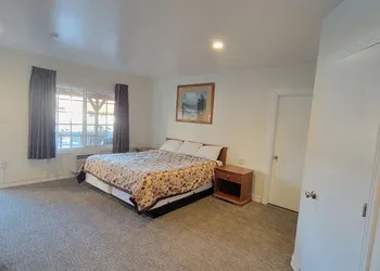 Townhouse Motel hotel thumbnail 7
