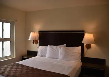 Baycities Motel hotel thumbnail 3