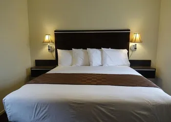 Baycities Motel hotel thumbnail 4