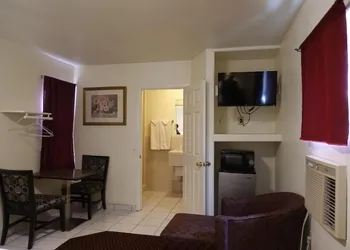 Baycities Motel hotel thumbnail 5