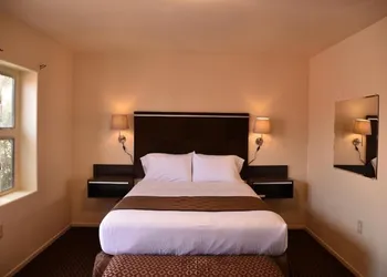 Baycities Motel hotel thumbnail 6